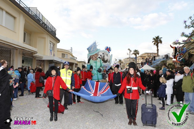 L’extracomunitaria (God save the Queen)