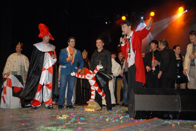 Carnevale 2008: Il Festival di Burlamacco vinto dalla canzone "Viareggio Ballerà" di Daniele Biagini
