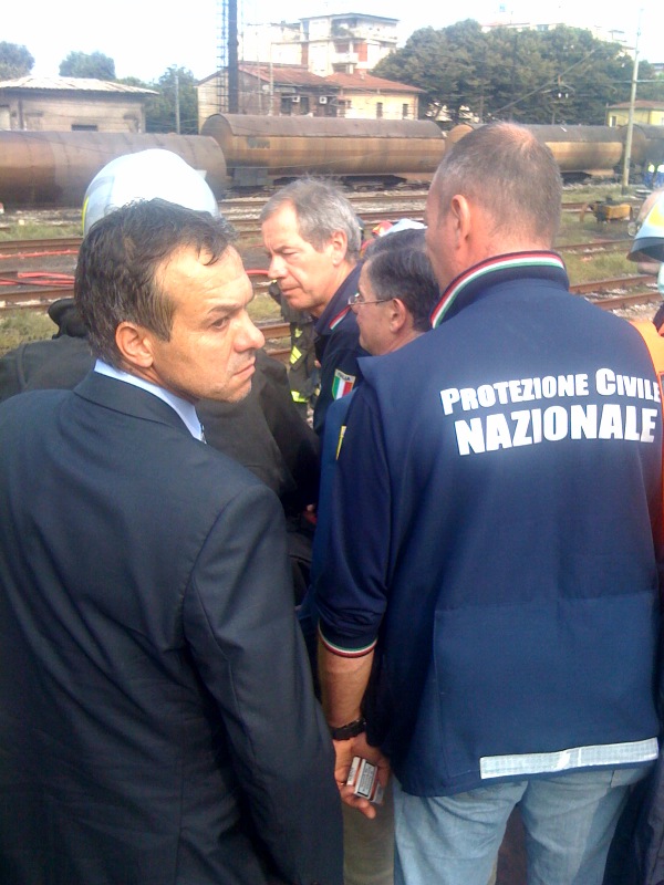 Bertolaso, capo della Protezione Civile, arriva a Viareggio