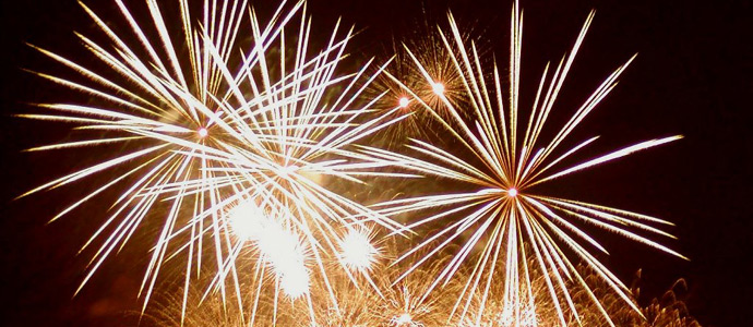 Fuochi d'artificio e alzabandiera per inaugurare il Carnevale 2012