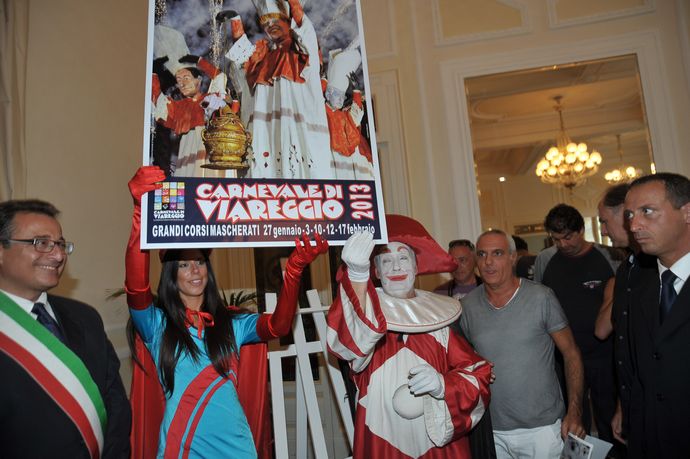 Svelato il manifesto ufficiale del Carnevale di Viareggio 2013. LE FOTO E IL VIDEO!