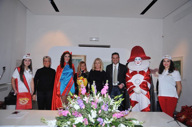 Ospiti e Delegazioni al primo corso mascherato. Assente alla conferenza stampa il Premio Burlamacco d'Oro Vittorio Sgarbi. LE FOTO!