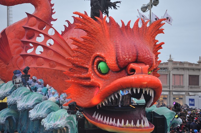 Martedi grasso in diretta Rai da Viareggio. LE FOTO!