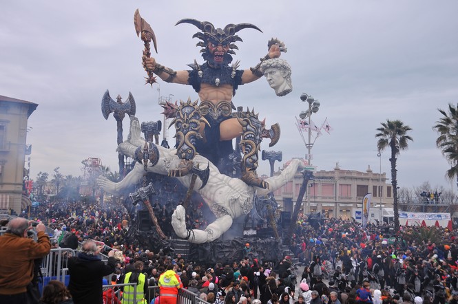 Martedi grasso in diretta Rai da Viareggio. LE FOTO!