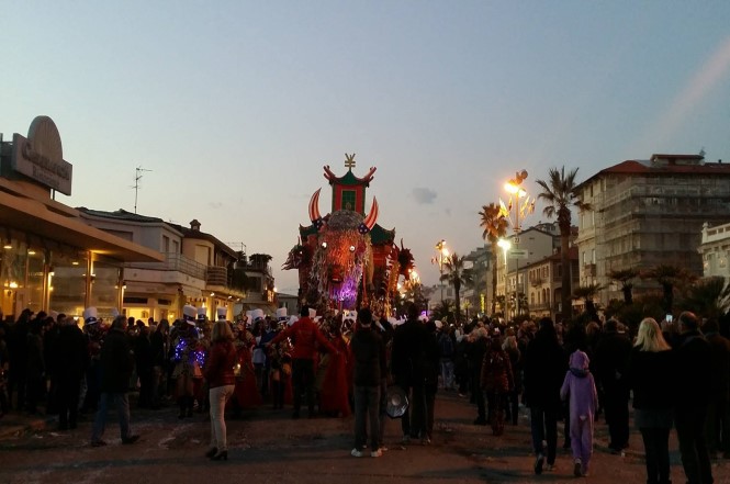 Al via il corso in notturno in un bagno di folla