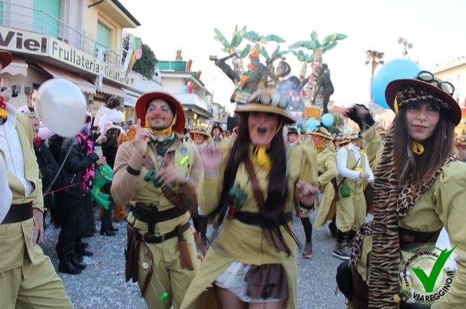 Al calar del sole prendono ... luce i carri