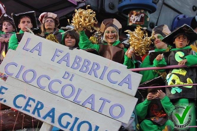 Al calar del sole prendono ... luce i carri