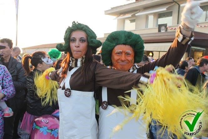 Al calar del sole prendono ... luce i carri