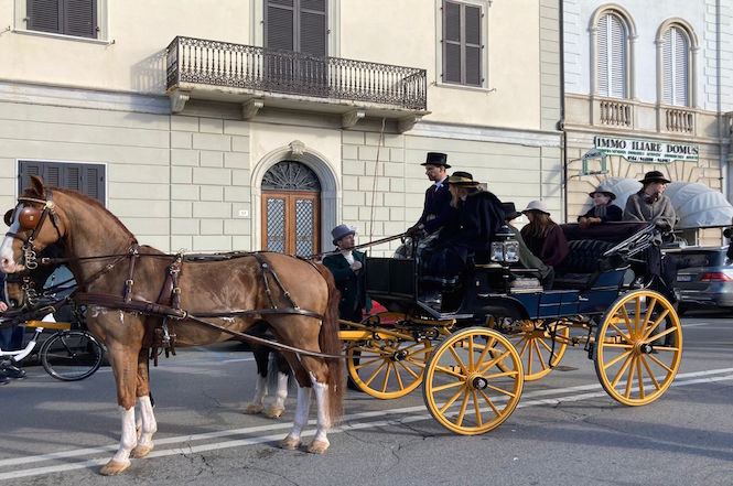 Sfilata di carrozze storiche partono dalla Vecchia Viareggio