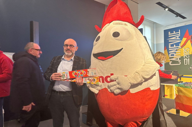 Ad Angelo Argento il premio Burlamacco per la cultura