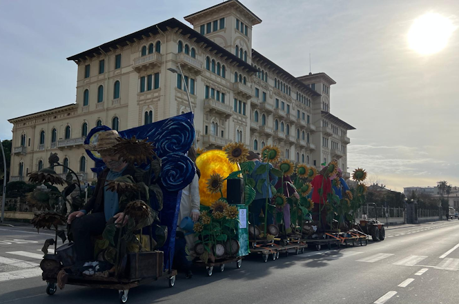 Mascherate di gruppo, isolate e piano piano... arrivano tutti!