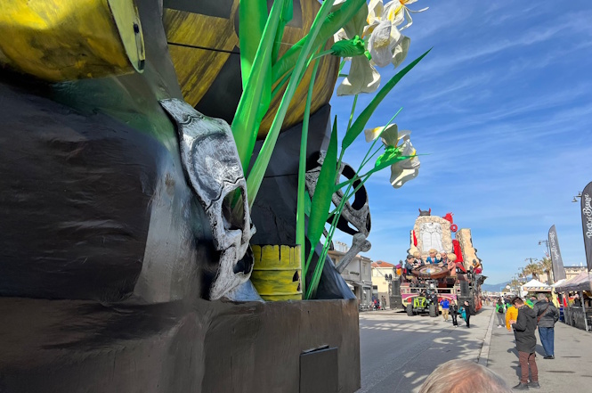 Mascherate di gruppo, isolate e piano piano... arrivano tutti!