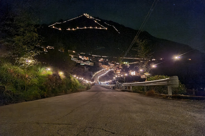 La Luminara del Venerdì Santo a Retignano: tradizione, fede e comunità