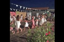 La spiaggia si trasforma in teatro all'aperto