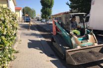 Lavori in corso a torre del lago: asfalto in via aurelia e taglio dell’erba lungo le strade