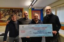 Alla Parrocchia di S. Rita, donazione di 900 euro del Mondo Calcio Versilia - Vecchie Glorie