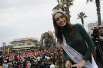 Quarto corso baciato dal sole e tanta allegria sui viali a mare. Ospite Miss Italia
