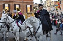 Torna al Carnevale di Viareggio la Fanfara della Polizia di Stato a cavallo