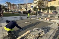 In corso il ripristino della pavimentazione della Passeggiata di Lido di Camaiore
