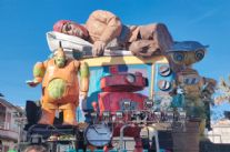 Sfilano i carri di prima categoria tra AI e sogni di speranza