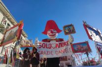 Una carretta sfila per onorare Daniele Biagini