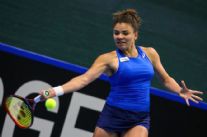 Tennis, super Jasmine supera il primo turno alle Olimpiadi