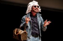 Arriva Filippo Caccamo in Versiliana con le sue ironiche "Filippiche"