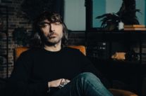 Dalla "Zanzara" al palco della Versiliana: Giuseppe Cruciani in "Via Cruz"