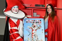 Noah Cooper firma il manifesto ufficiale del Carnevale 2026