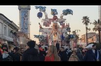 Tornano in piazza Mazzini i carri di prima categoria con i colori del tramonto