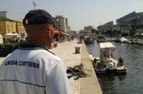 Porto di Viareggio: imbarcazione sversa accidentalmente olio in mare