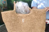Turista tedesca multata per 600 euro per aver comprato una borsa contraffatta