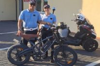 Fat-bike truccata vola sulla pista del lungomare: maxi multa da 6000 € per un 24enne