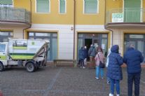 Silicani sui rifiuti abbandonati replica a Biagi