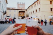 Fine settimana con i boccali di birra artigianale. Nelle piazze di Camaiore