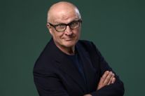 A La Versiliana giovedì sera arrivano i "Tempi Moderni" di Paolo Hendel