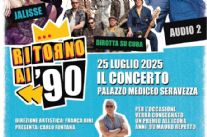 Attesa per il concerto del 25 luglio per festeggiare gli anni '90 a Seravezza