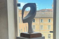 Antonio Signorini dona il modello in gesso della sua opera NIMIA