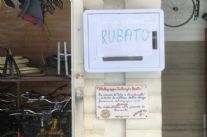Scempio in pineta, rubato un defibrillatore. Facciamo una colletta per ricomprarlo?
