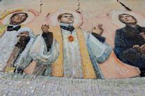 1.300.000 tessere colorate per il mosaico destinato alla chiesa di  Williamsburg, in Virginia