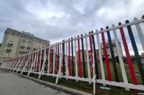 Restyling delle palizzate per proteggere il verde urbano in Piazza Mazzini