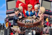 Lebigre e Roger portano in scena l’Apocalisse: il mondo come un grande Casinò