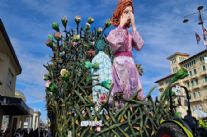 Un fiore ricolmo d'amore gratuito nel carro della famiglia Cinquini