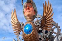 “La gallina delle uova d’oro”: tagliente la satira politica e sociale di Alessandro Avanzini