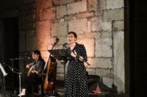 Domenica tutta in giallo il palazzo comunale e le fontane di piazza Navari