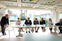 Polo sulla spiaggia al Bagno Alpemare di Andrea Bocelli