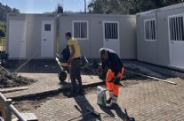 In fase di montaggio tre moduli ad uso spogliatoio all'Impianto Tori di Camaiore