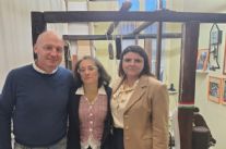 Antico telaio dell’Ottocento torna a vivere grazie a un’artista del tessuto