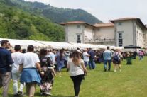 Enolia si prepara all'evento n.25 nel cortile e nel giardino del Palazzo Mediceo