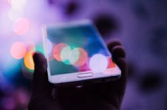 Diversità dell'intrattenimento online: impatti economici e culturali nell'era digitale